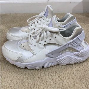 White nike air huarache size 7.5